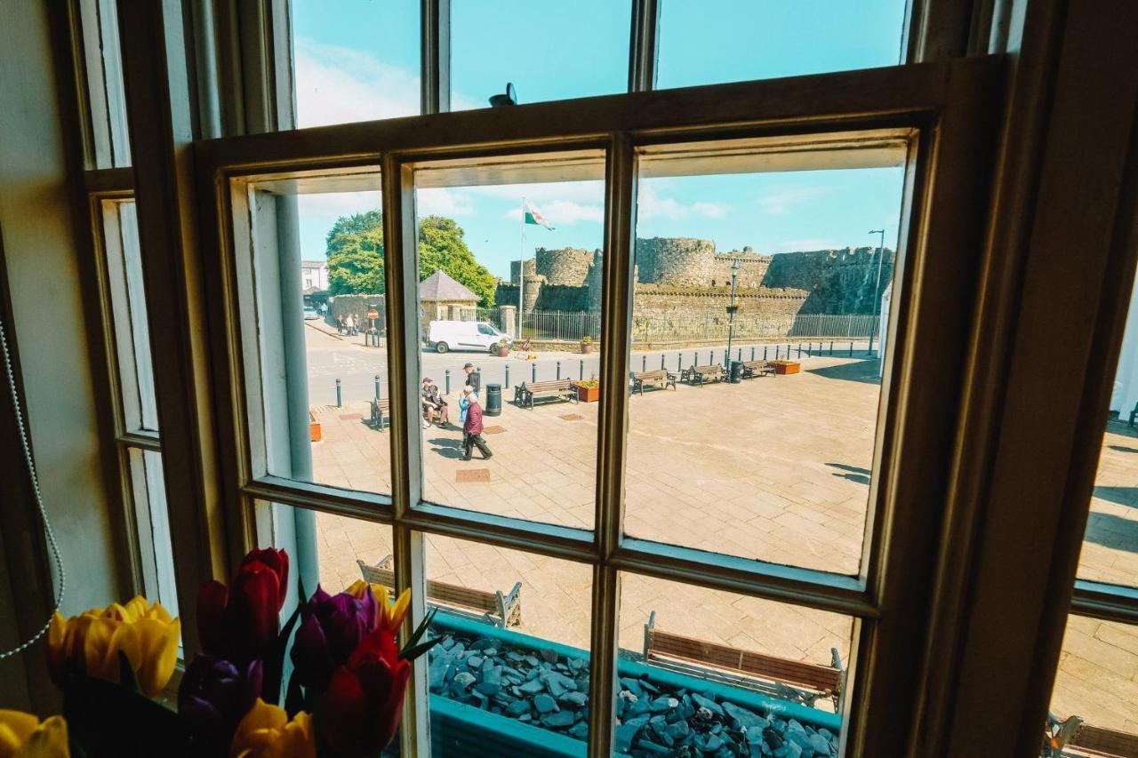 Castle View Villa Бiuмарис Екстериор снимка